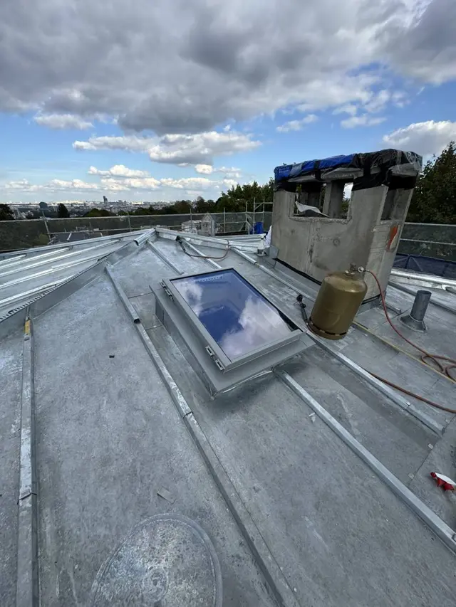 Couverture en zinc réalisée par Bolboceanu Toiture en Île-de-France