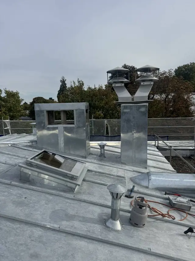 Couverture en zinc réalisée par Bolboceanu Toiture en Île-de-France