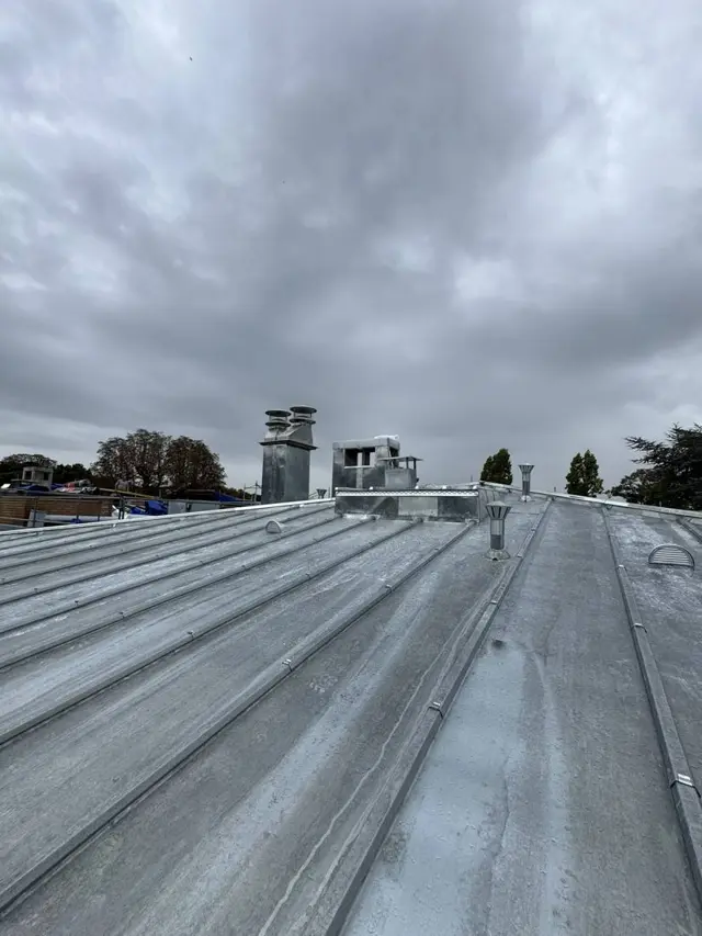 Couverture en zinc réalisée par Bolboceanu Toiture en Île-de-France